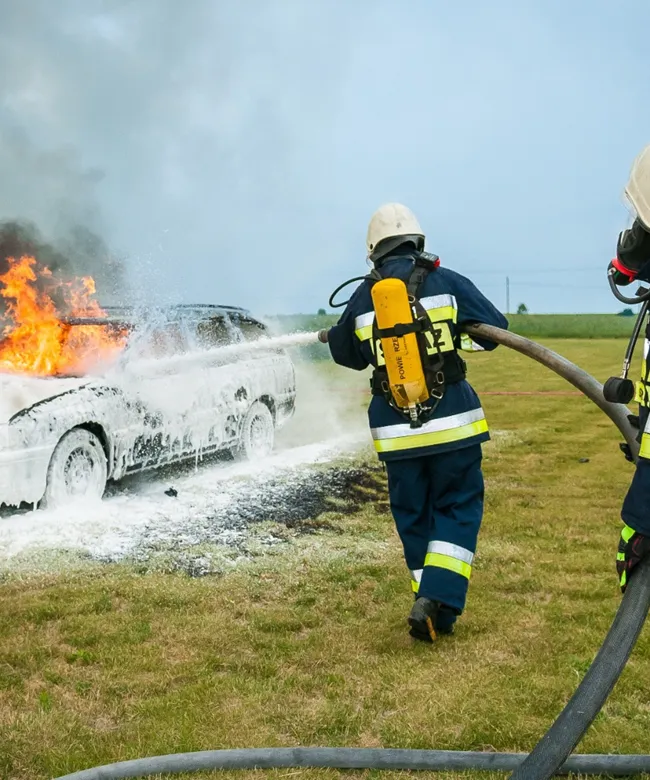 automobile-burning-car-extinguisher-47863